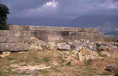 Auf den Resten des Tempels steht heute eine mittelalterliche Burg 
