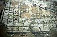 Restauriertes Mosaik im »römischen« Bad